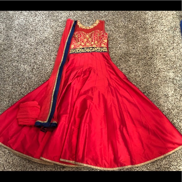Red Indian Dress - Gown - Picture 1 of 2